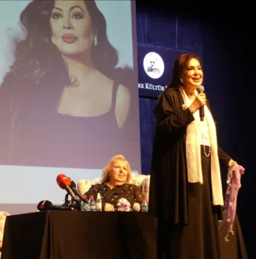 Türkan Şoray sevenleriyle bir araya geldi