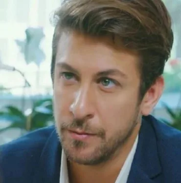 Ünlü oyuncu Birand Tunca annesini son yolculuğuna uğurladı...