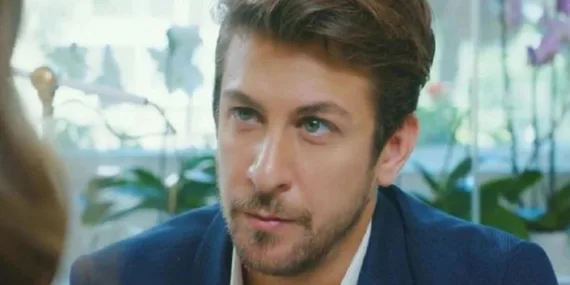 Ünlü oyuncu Birand Tunca annesini son yolculuğuna uğurladı…