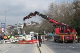 Vinç devrildi Sahil yolu araç trafiğine kapandı