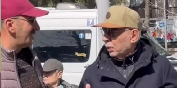 Yeşilçam’ın usta ismi Şener Şen cenazede fotoğraf israrına çileden çıktı…