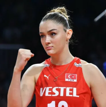 Zehra Güneş'in 8 Mart paylaşımı sosyal medyayı salladı! Zeynep Sever dayanamadı! 'Her genç kıza örneksin'