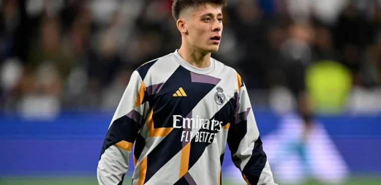 ‘İstanbul sarı kırmızı’ paylaşımını beğenen Arda Güler’den açıklama!