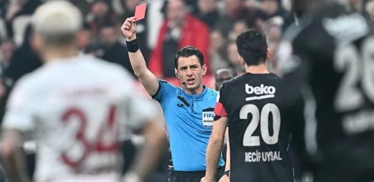 Derbide aldığı kararlar ile tartışmaların odağı olmuştu: UEFA’dan görev geldi!