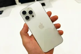 hands-on-with-the-iphone-15-pro-softer-lighter-more-versatil_k16p.1248