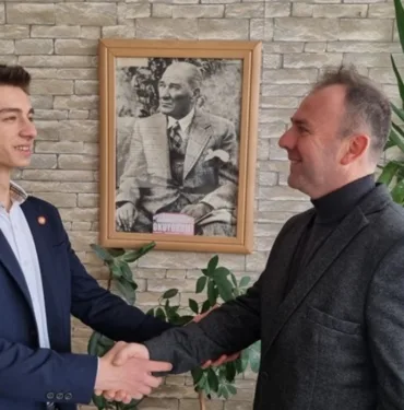 18 yaşında muhtar oldu! Samet Koyun 18 adayı geride bıraktı