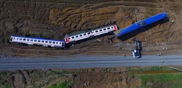 25 kişinin hayatını kaybettiği Çorlu tren kazası davasında karar açıklandı