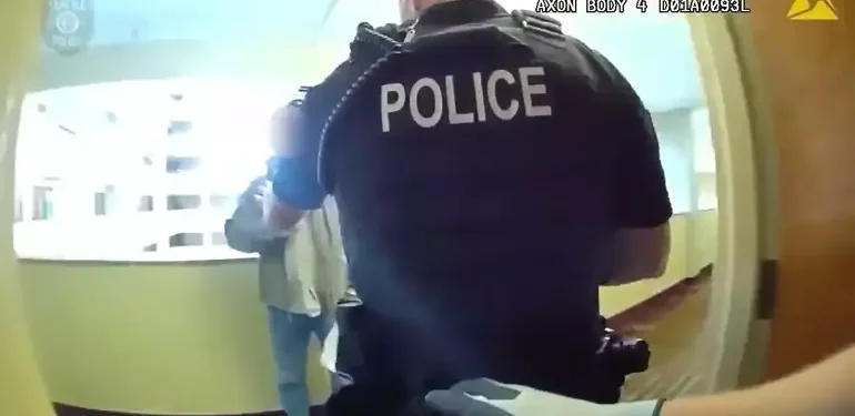 ABD'de polis müdahalesi Pedofili şüphelisi silah çekti, polisler ateş açtı!