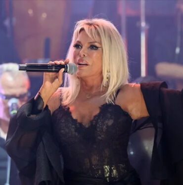 Ajda Pekkan Beşiktaş Tüpraş Stadyumu'nda konser verecek