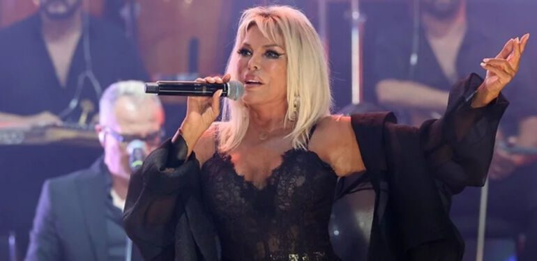 Ajda Pekkan Beşiktaş Tüpraş Stadyumu'nda konser verecek