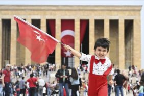 Anıtkabir 23 Nisan'da 100 bini aşkın ziyaretçiyi ağırladı