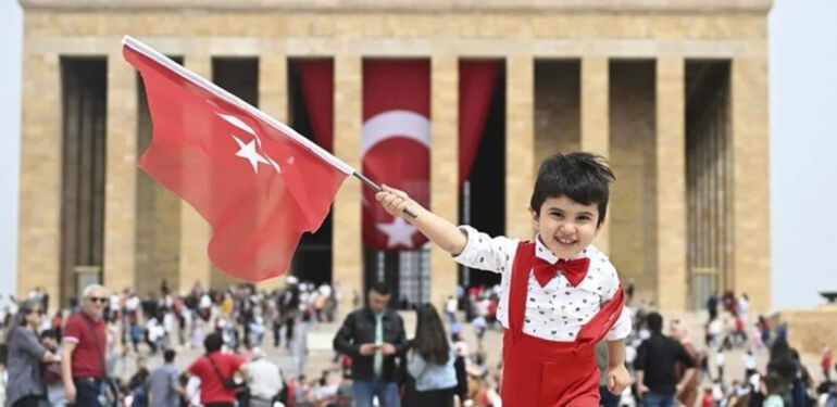 Anıtkabir 23 Nisan'da 100 bini aşkın ziyaretçiyi ağırladı