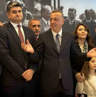 Ataşehir Belediyesi’nde devir teslim töreni düzenlendi