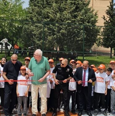BİDEV çocuklar'a 23 Nisan hediyesi