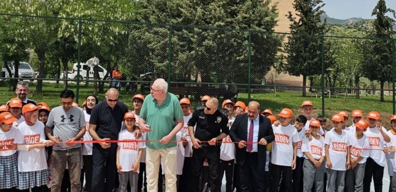 BİDEV çocuklar'a 23 Nisan hediyesi