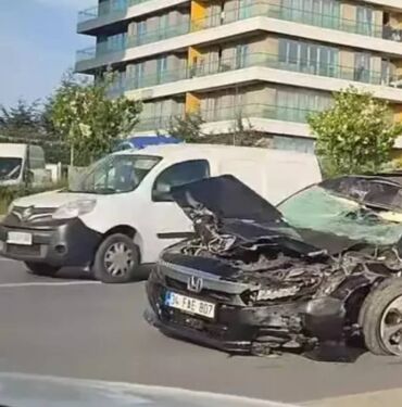 Bağcılar'da zincirleme trafik kazasında 2 kişi yaralandı