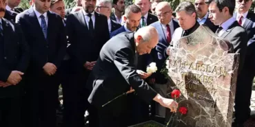 Bahçeli'den Türkeş'in mezarına ziyaret etti