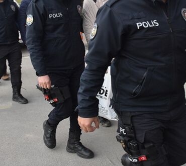 Bakan Yerlikaya duyurdu...8 İlde Forex dolandırıcılığı operasyonu 19 Kişi yakalandı!