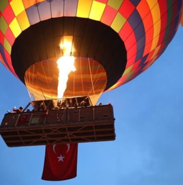 Balonlar Türk bayraklarıyla havalandı!