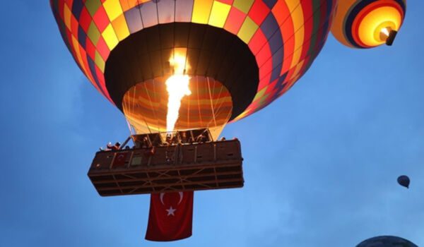 Balonlar Türk bayraklarıyla havalandı!