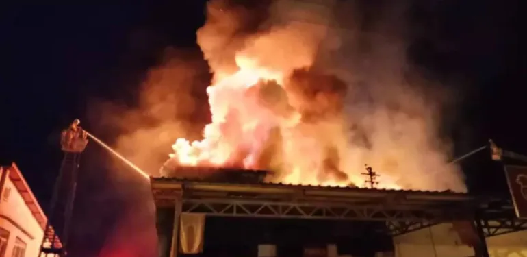 Bartın'da sanayi sitesinde korkutan yangın