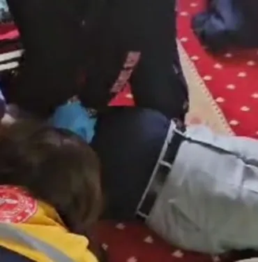 Bayram namazında kalp krizi geçiren kişi hayatını kaybetti