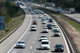 Bayram tatili dönüş trafiği yoğunluğu sürüyor