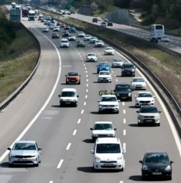 Bayram tatili dönüş trafiği yoğunluğu sürüyor