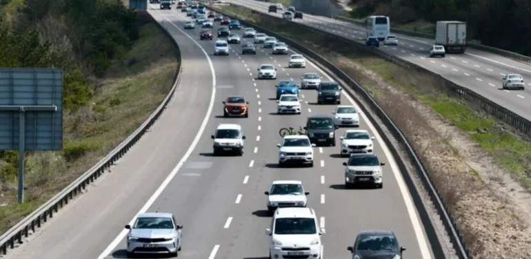 Bayram tatili dönüş trafiği yoğunluğu sürüyor