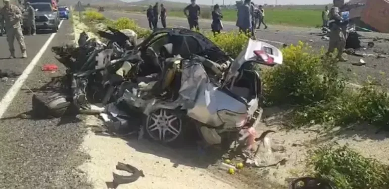Bayram tatili yolunda kaza 2'si çocuk 4 öl