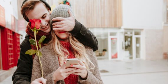 Dikkat! Aldatan erkekleri ele veren 10 işaret