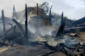 Bolu Mudurnu'da çıkan yangında samanlık, ahır ve traktör zarar gördü