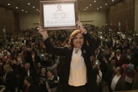 Burcu Köksal, mazbatasını aldı Baharı getirdik