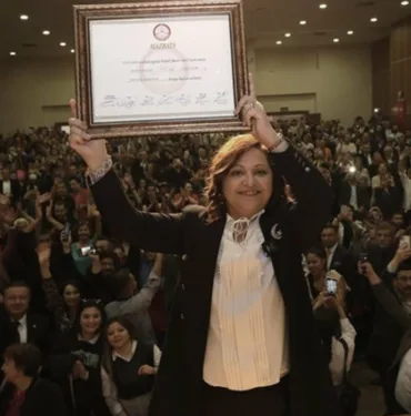 Burcu Köksal, mazbatasını aldı Baharı getirdik