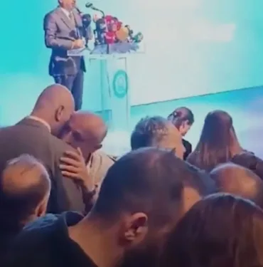 Bursa'da mazbata töreninde şiddet MHP'li üye CHP'li üyeye kafa attı!