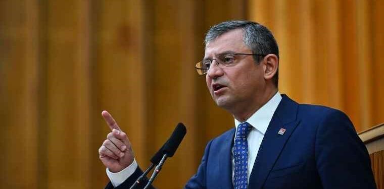 Denizli’de seçimi CHP kazanınca Özgür Özel motosikletle şehri turladı