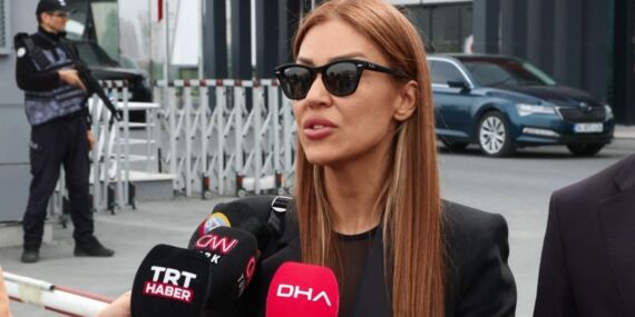 Dilan Polat’ın yakınları duruşma sonrası Banu Parlak’a tükürdü