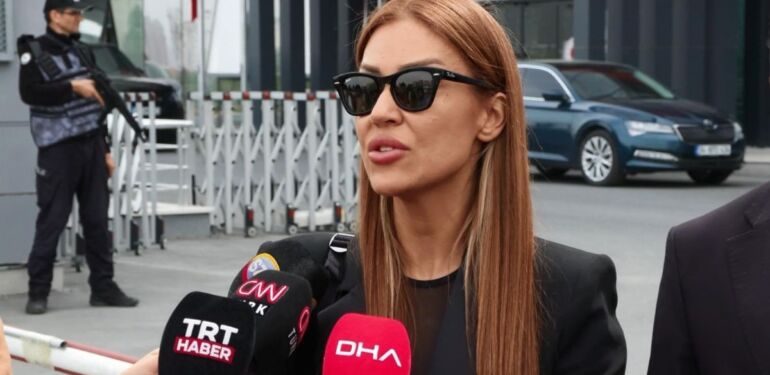 Dilan Polat’ın yakınları duruşma sonrası Banu Parlak’a tükürdü