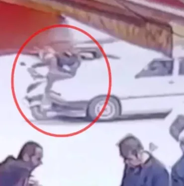 Diyarbakır'da otomobilin çarptığı motokurye yaralandı