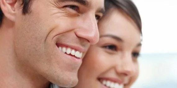 Doğal yollarla diş beyazlatma: Evde uygulanabilecek etkili yöntemler