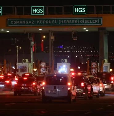 Dönüş trafiği başladı Tatilciler İstanbul'a dönüş yolunda
