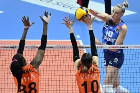 Eczacıbaşı, Fenerbahçe'yi yenerek final serisinde durumu eşitledi!