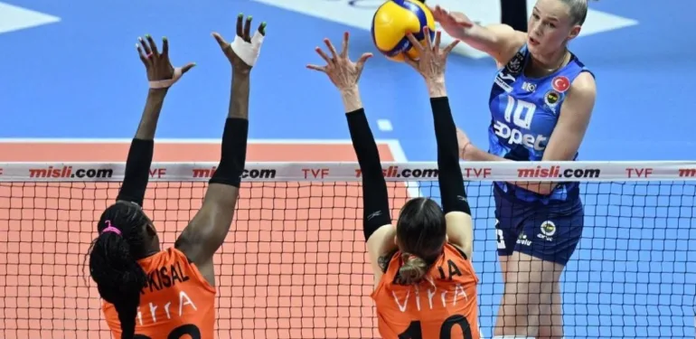 Eczacıbaşı, Fenerbahçe'yi yenerek final serisinde durumu eşitledi!