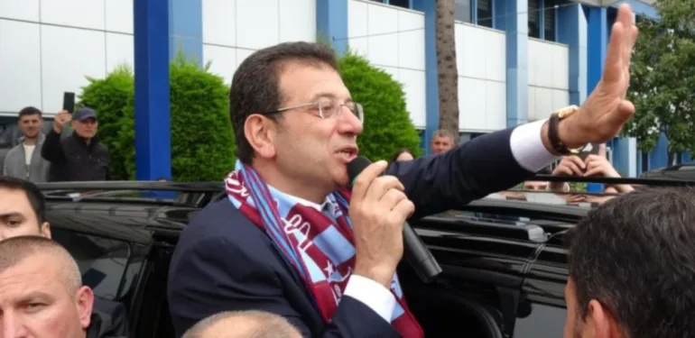 Ekrem İmamoğlu memleketi Trabzon'da coşkuyla karşılandı