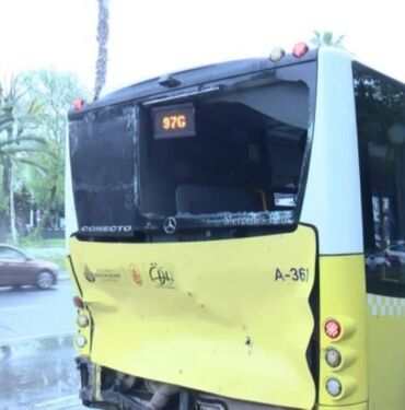 Fatih'te kaza İETT otobüsleri çarpıştı