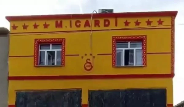 Galatasaray fanı evini sarı-kırmızıya boyayıp İcardi'nin ismini yazdı