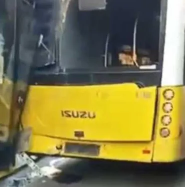 Gaziosmanpaşa’da İETT otobüsü duraktaki otobüslere çarptı!
