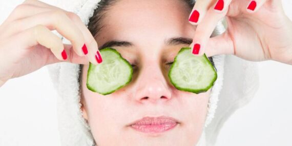 Gözaltı morluklarına son! Sadece birkaç damlası yetiyor… İşte gözaltı morluklarına iyi gelen doğal çözümler