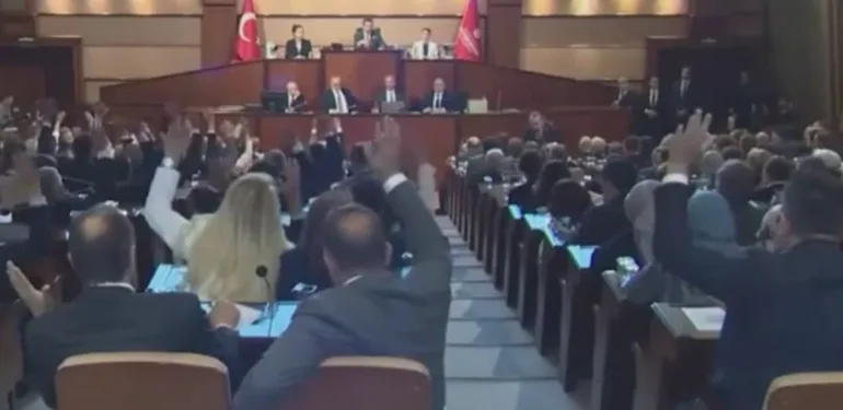 İBB Meclisi'nde önemli anlar AK Parti teklifi oy çokluğuyla reddedildi