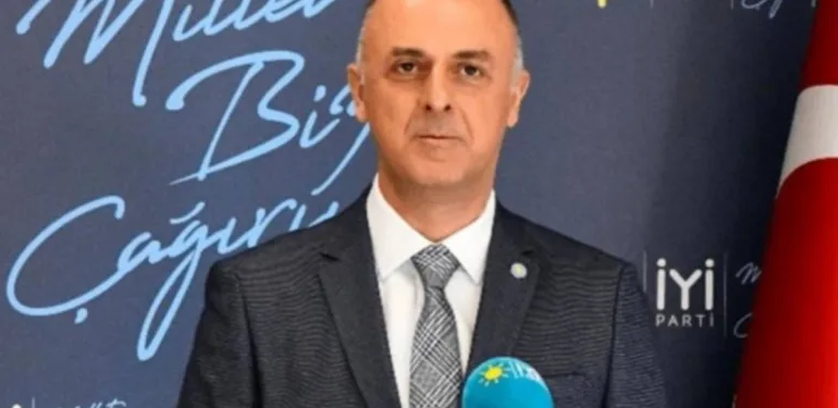 İYİ Parti İzmir Milletvekili Ümit Özlale partisinden istifa etti.